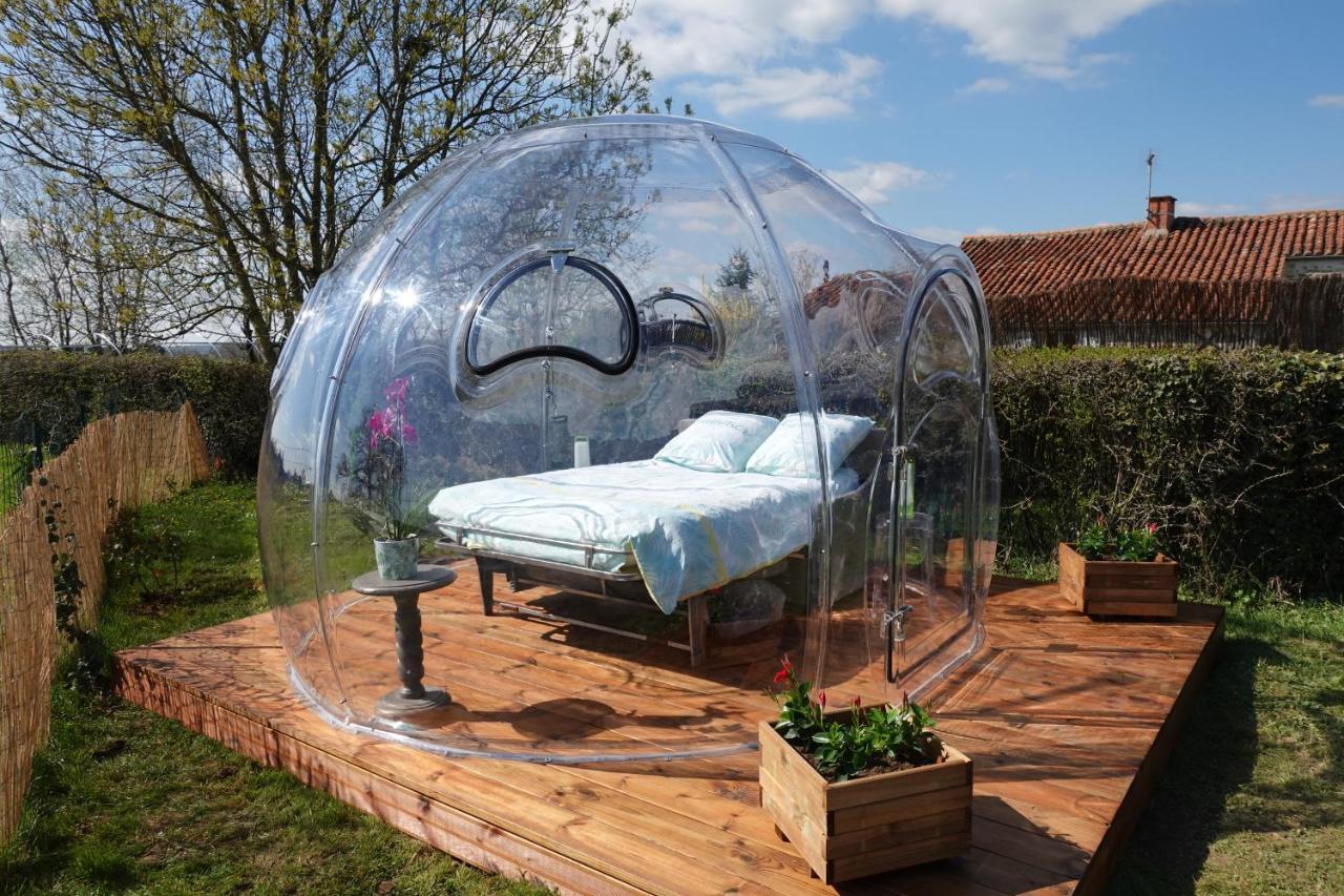 Gite 4 Etoiles Avec Hebergement Insolite - 10 Personnes Foussais Bagian luar foto