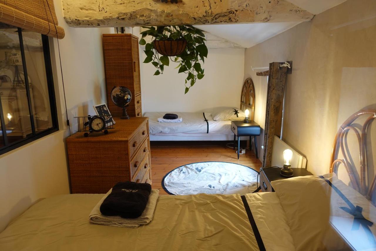 Gite 4 Etoiles Avec Hebergement Insolite - 10 Personnes Foussais Bagian luar foto